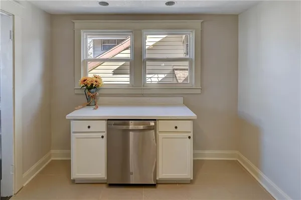 $395,000 | 1326 Lake Avenue, Kansas City, MO 64109