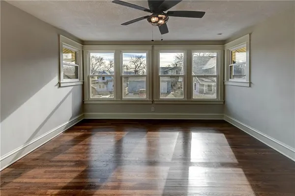 $395,000 | 1326 Lake Avenue, Kansas City, MO 64109
