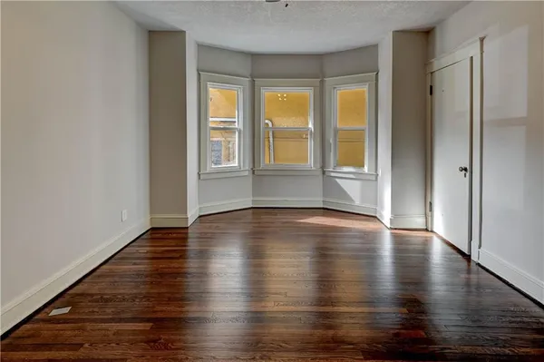 $395,000 | 1326 Lake Avenue, Kansas City, MO 64109