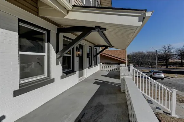 $395,000 | 1326 Lake Avenue, Kansas City, MO 64109