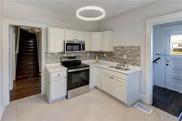 $395,000 | 1326 Lake Avenue, Kansas City, MO 64109