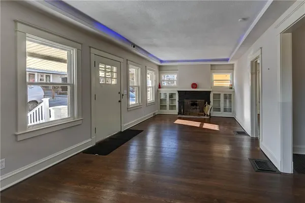 $395,000 | 1326 Lake Avenue, Kansas City, MO 64109