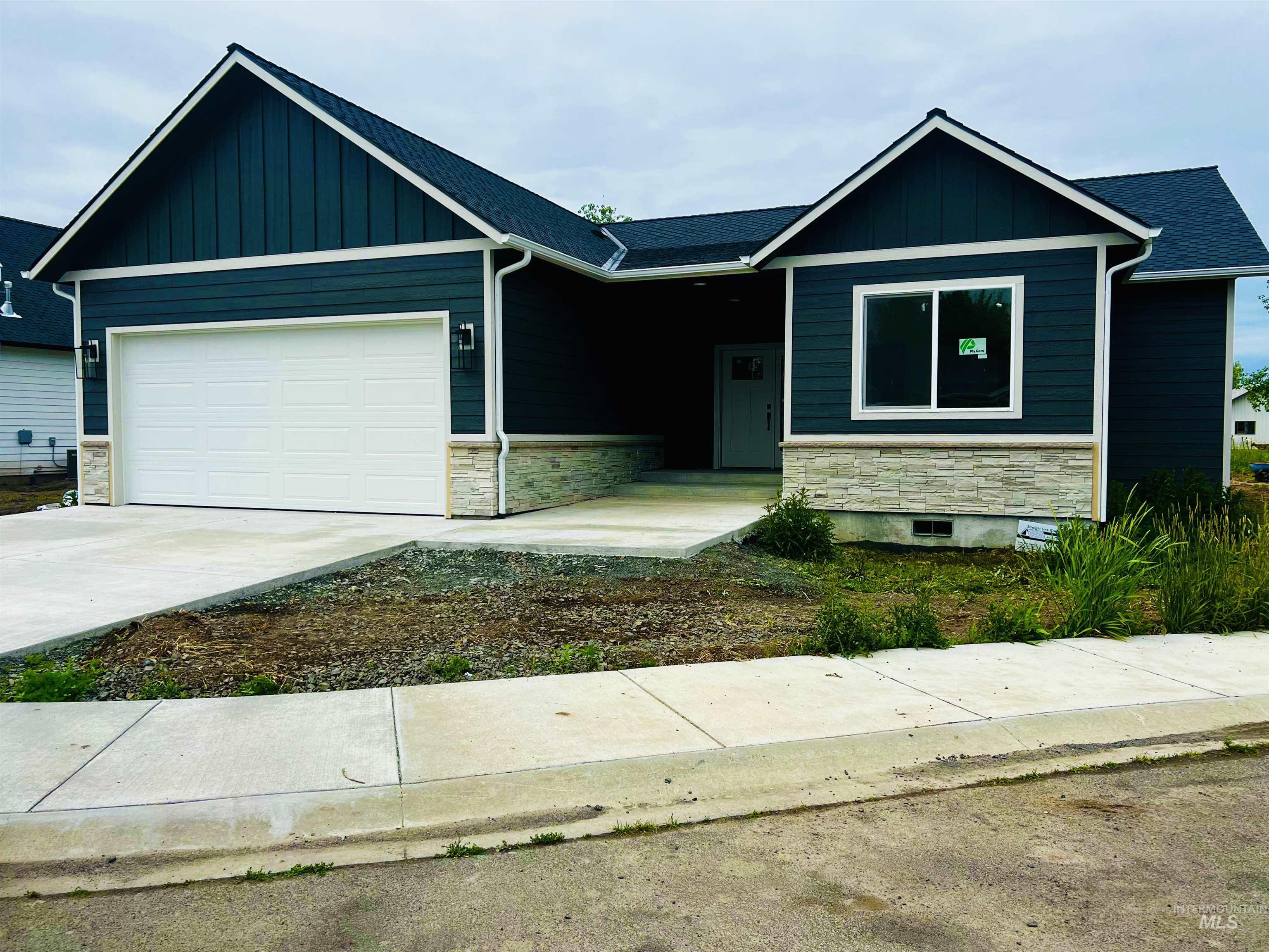 516 Maple Court Genesee, ID 83832 - Photo 2 of 14