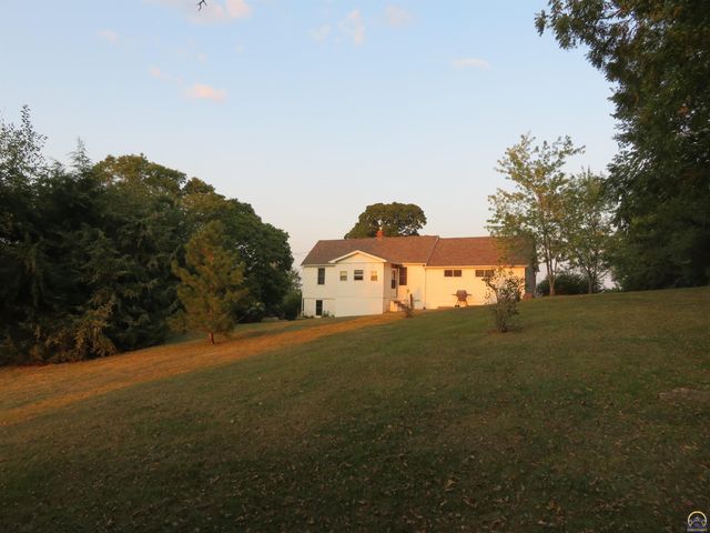 2721 Oak Road, Perry, KS 66073