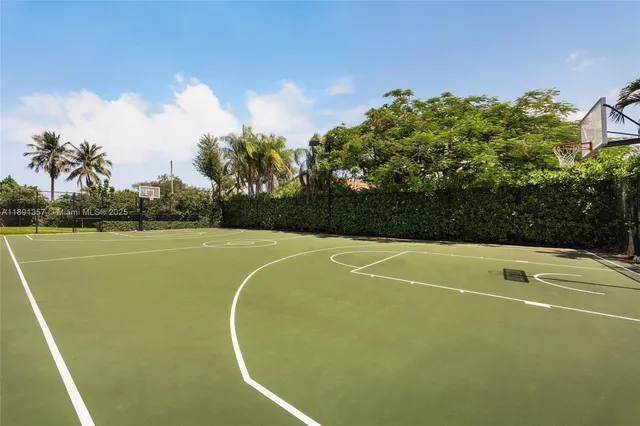 a view of a tennis court