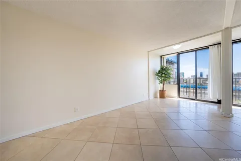 $322,000 | 1561 Pensacola Street, Unit 704, Honolulu, HI 96822