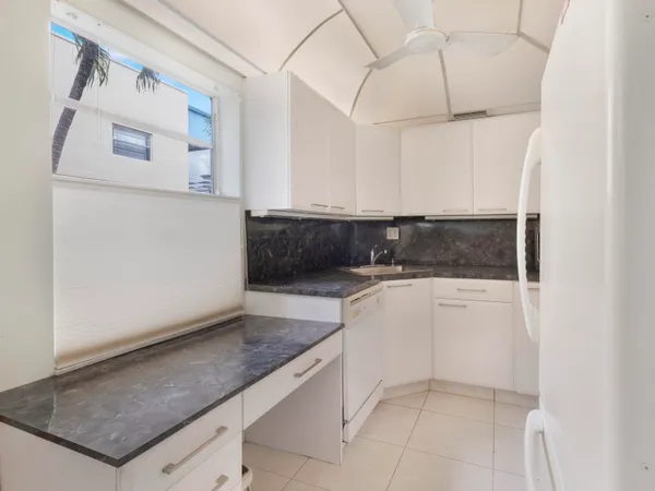 $94,999 | 405 Burgundy I, Delray Beach, FL 33484