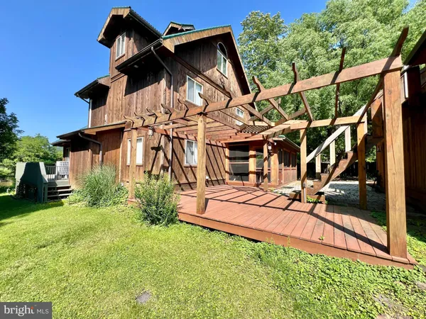 $349,900 | 124 Long Bend Beach Road, Hopewell, PA 16650