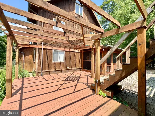 $349,900 | 124 Long Bend Beach Road, Hopewell, PA 16650
