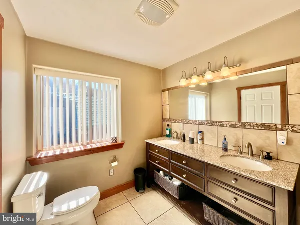$349,900 | 124 Long Bend Beach Road, Hopewell, PA 16650