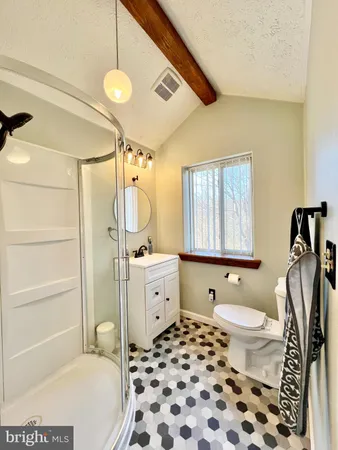 $349,900 | 124 Long Bend Beach Road, Hopewell, PA 16650