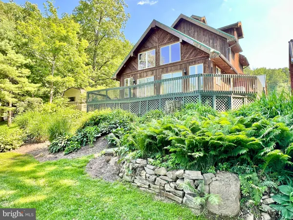 $349,900 | 124 Long Bend Beach Road, Hopewell, PA 16650