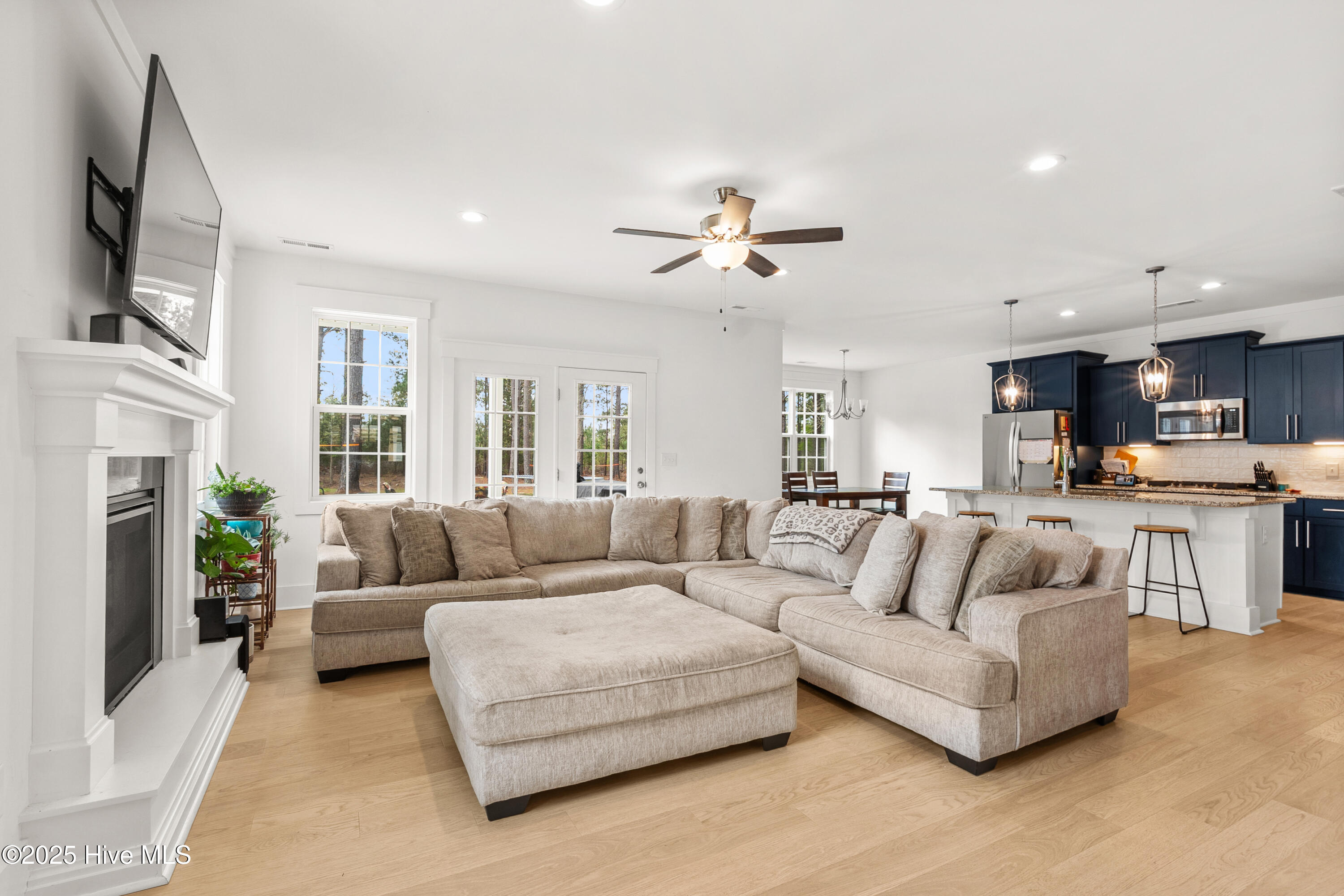 772 Winds Way Aberdeen, NC 28315 - Photo 5 of 37 Living Room