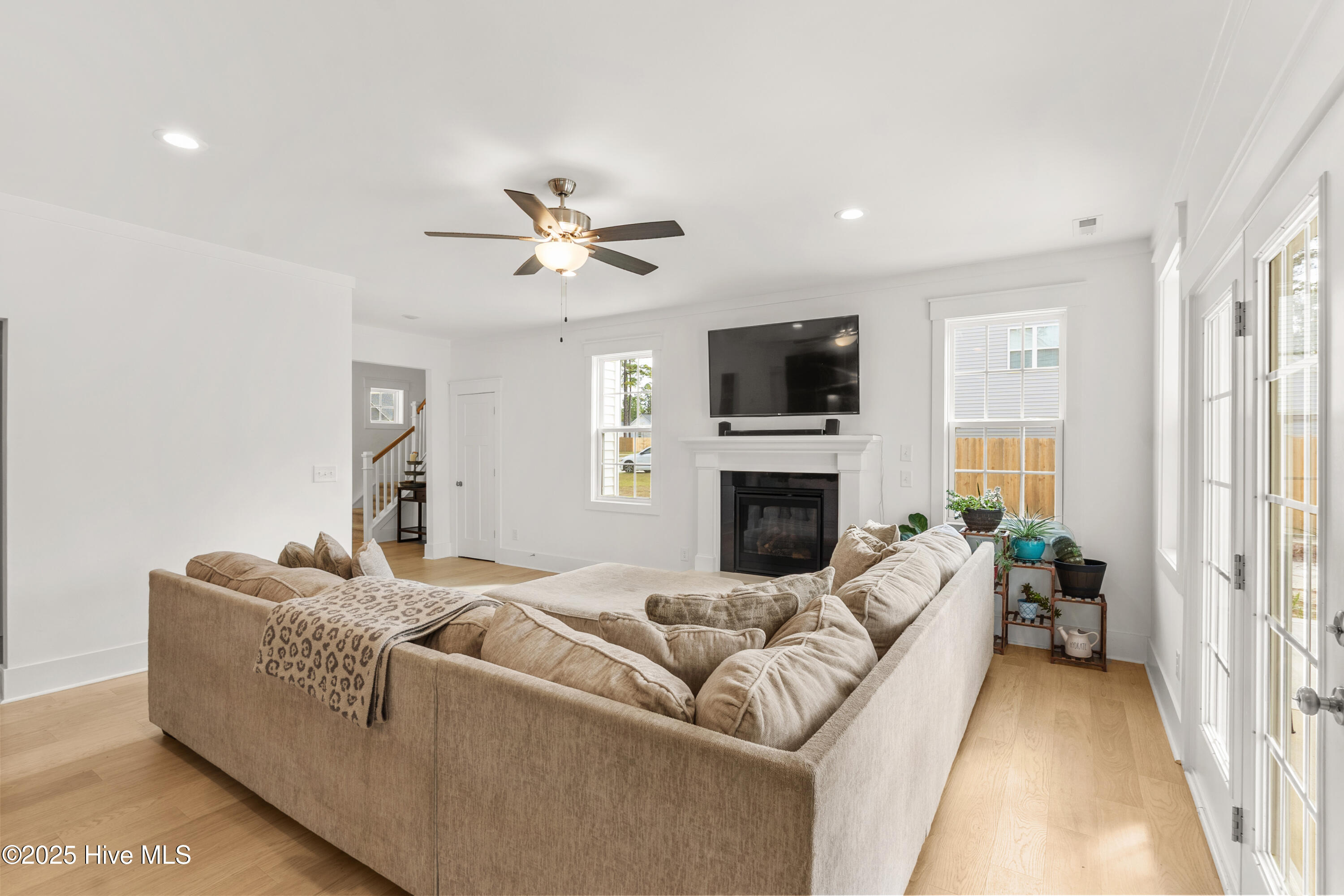 772 Winds Way Aberdeen, NC 28315 - Photo 6 of 37 Living Room