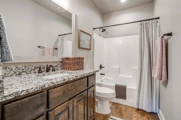 $1,800 | 2710 James, Granbury, TX 76049