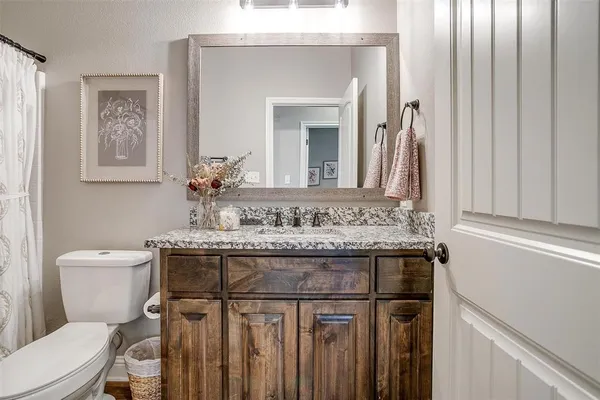 $1,800 | 2710 James, Granbury, TX 76049