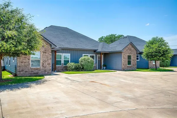 $1,800 | 2710 James, Granbury, TX 76049