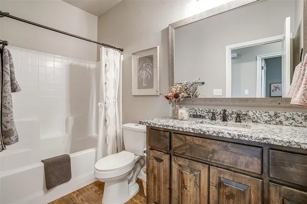 $1,800 | 2710 James, Granbury, TX 76049
