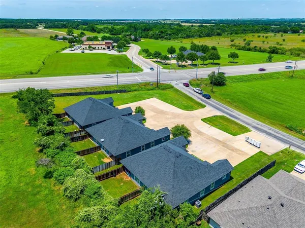 $1,800 | 2710 James, Granbury, TX 76049