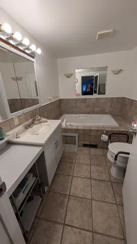 $194,900 | 29055 Pennsylvania Road, Romulus, MI 48174