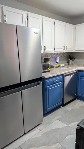 $194,900 | 29055 Pennsylvania Road, Romulus, MI 48174