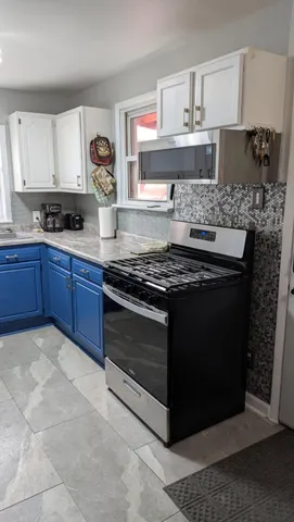 $194,900 | 29055 Pennsylvania Road, Romulus, MI 48174