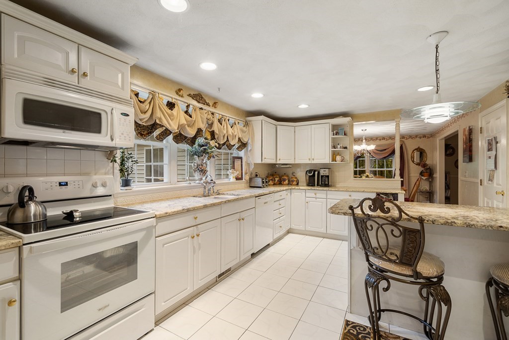 240 Spring Road Dracut, MA 01826 - Photo 9 of 30 Gallery Image 9