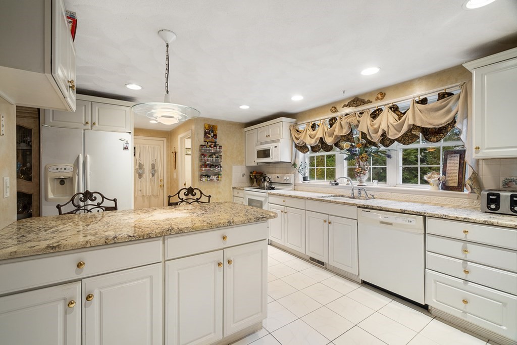 240 Spring Road Dracut, MA 01826 - Photo 10 of 30 Gallery Image 10