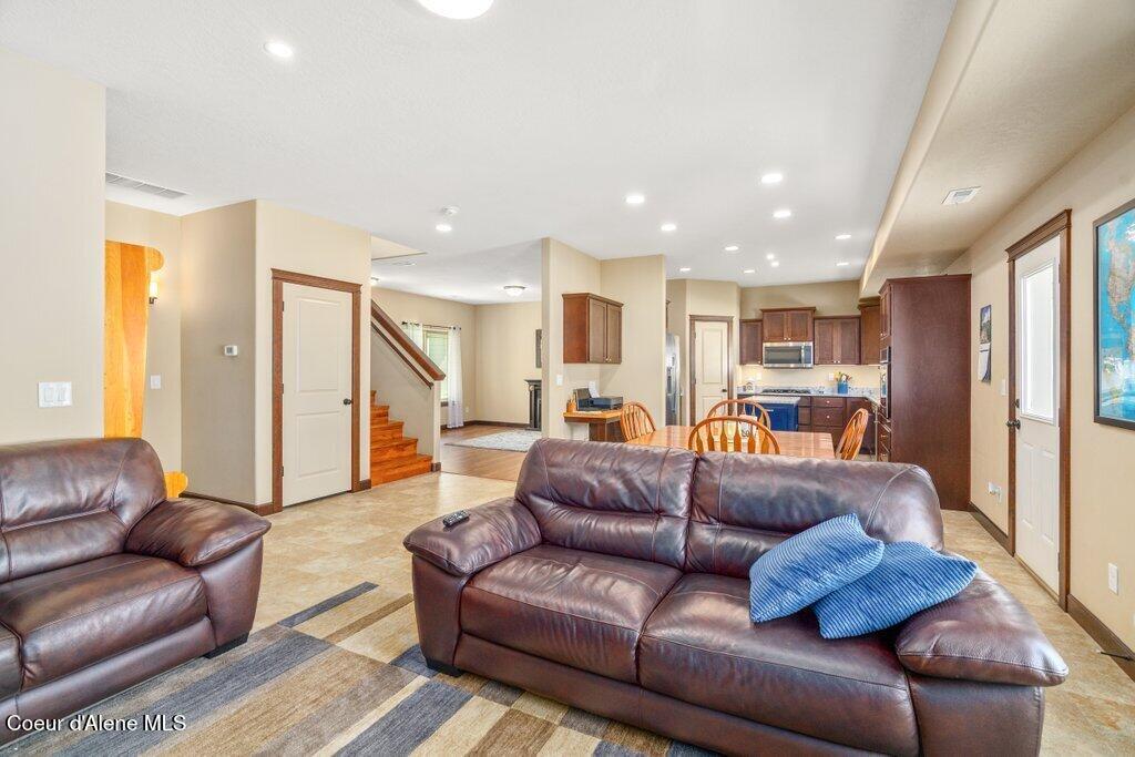 1761 West Pyrenees Loop Coeur D'Alene, ID 83815 - Photo 14 of 34 016-1761WestPyreneesLoop-CoeurdAlene-ID-