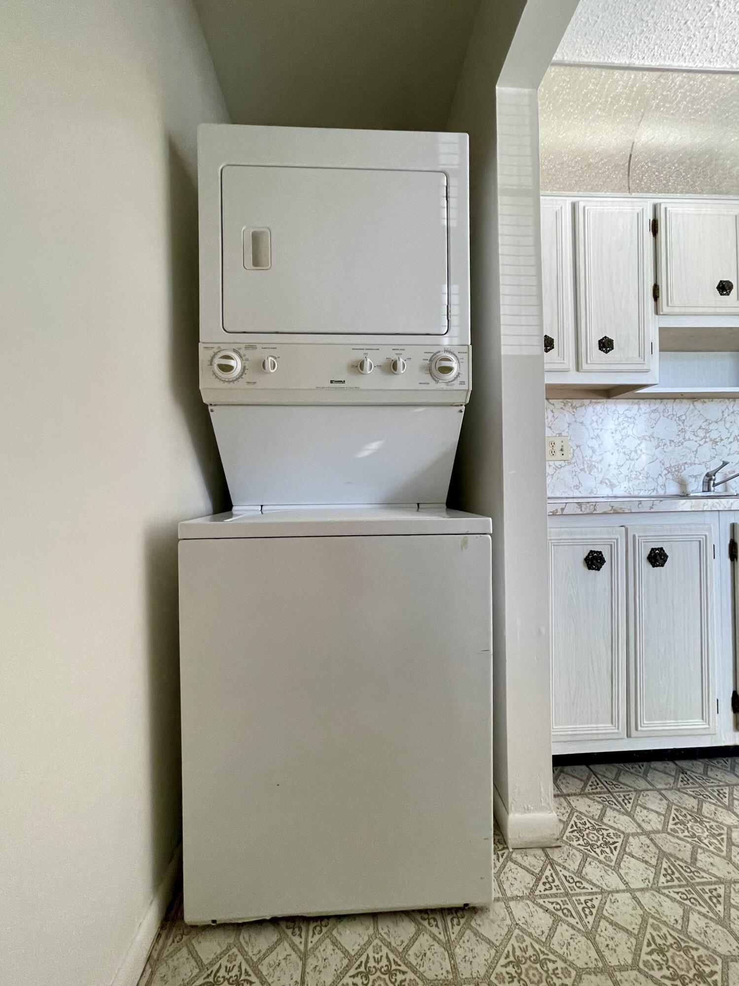 279 Cape Cod Circle, Unit B Lake Worth, FL 33467 - Photo 3 of 14 IMG_2544