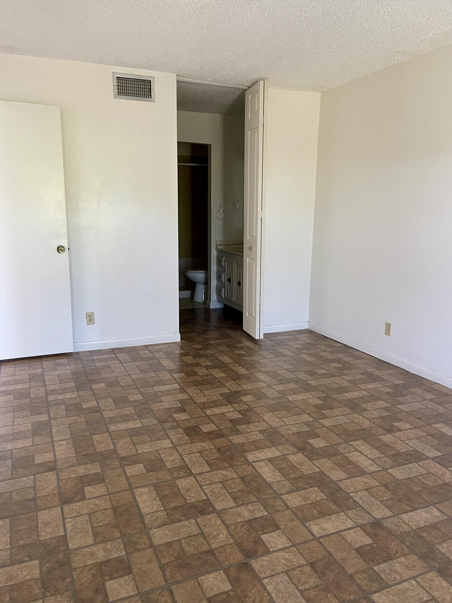 279 Cape Cod Circle, Unit B Lake Worth, FL 33467 - Photo 7 of 14 IMG_2541