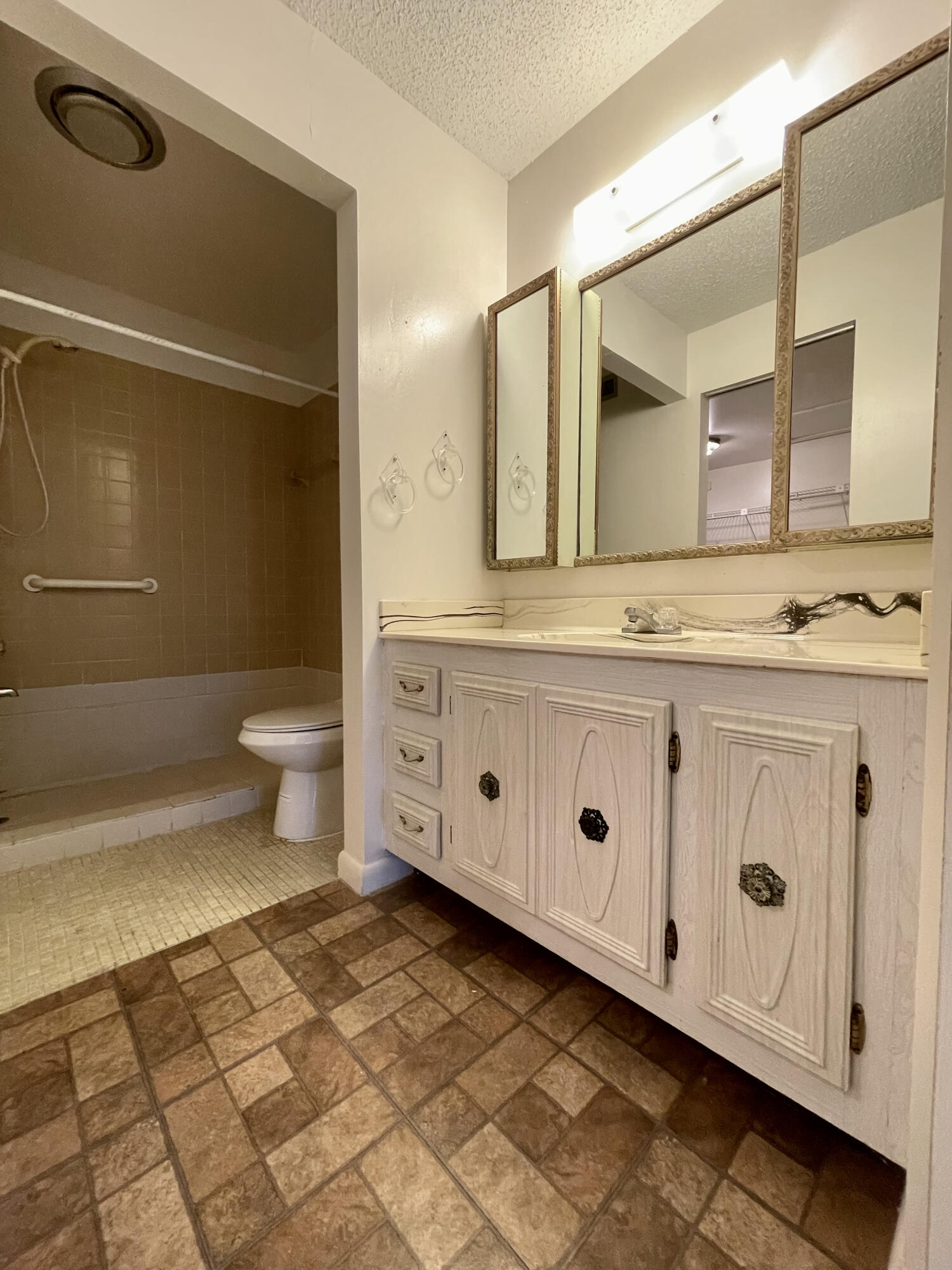 279 Cape Cod Circle, Unit B Lake Worth, FL 33467 - Photo 8 of 14 IMG_2526