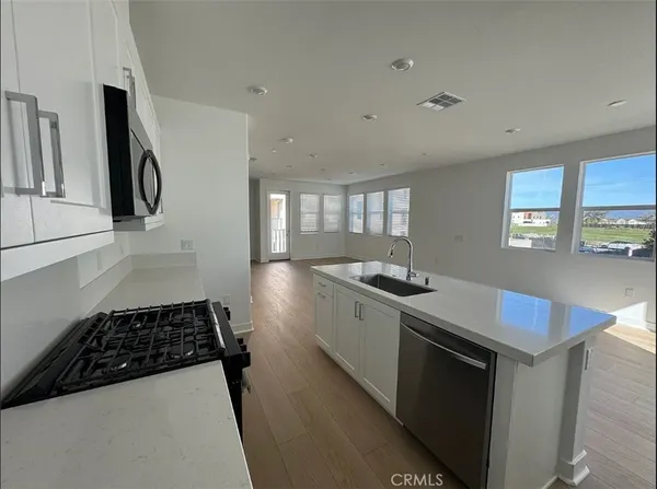 $4,000 | 27425 Catalogue Way, Newhall, CA 91381