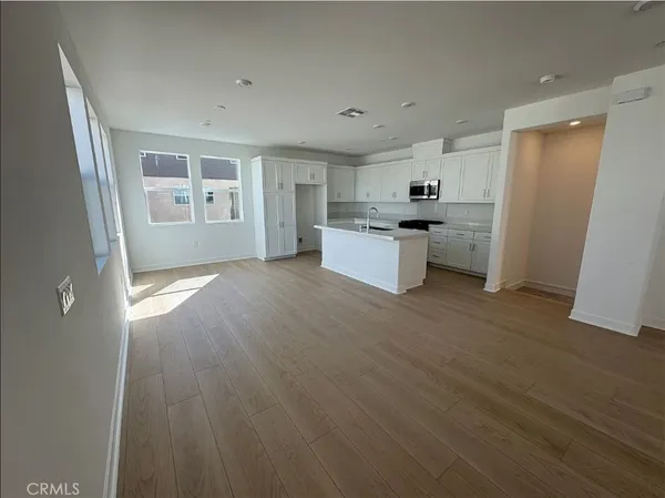 $4,000 | 27425 Catalogue Way, Newhall, CA 91381