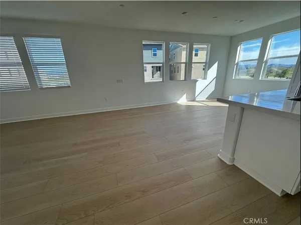 $4,000 | 27425 Catalogue Way, Newhall, CA 91381