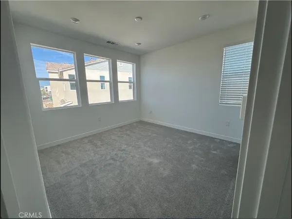 $4,000 | 27425 Catalogue Way, Newhall, CA 91381