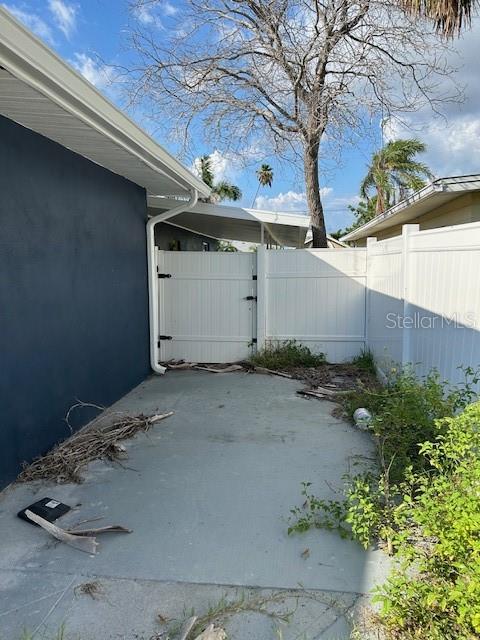 15416 2nd Street East Madeira Beach, FL 33708 - Photo 4 of 16 a view of a garage
