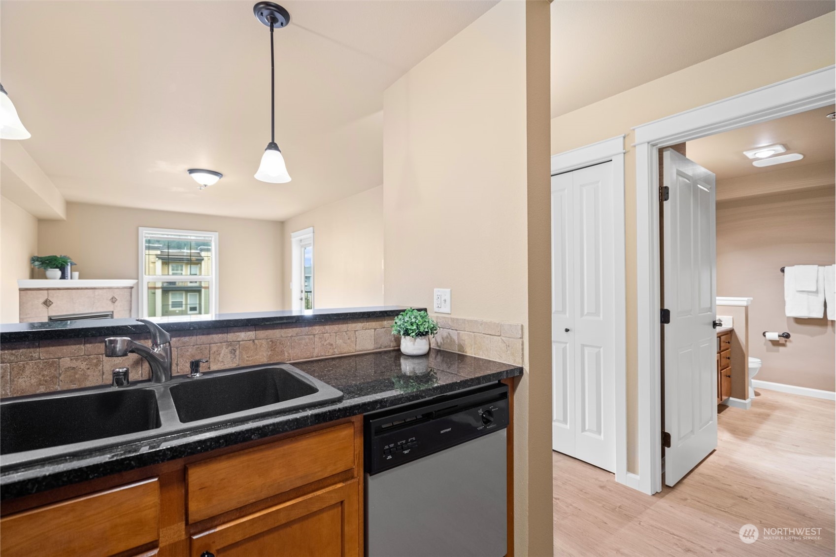 700 32nd Street, Unit A403 Bellingham, WA 98225 - Photo 8 of 31
