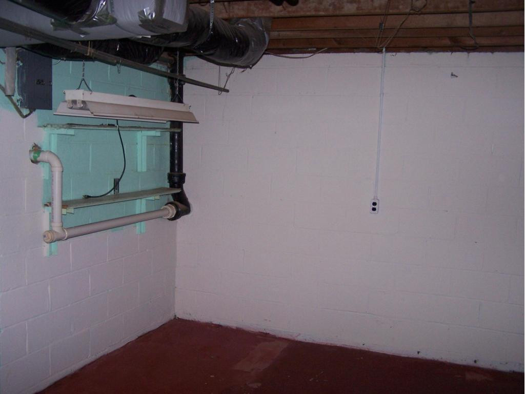 2028 Gregory Road Kingsport, TN 37665 - Photo 10 of 22 BasementStorage