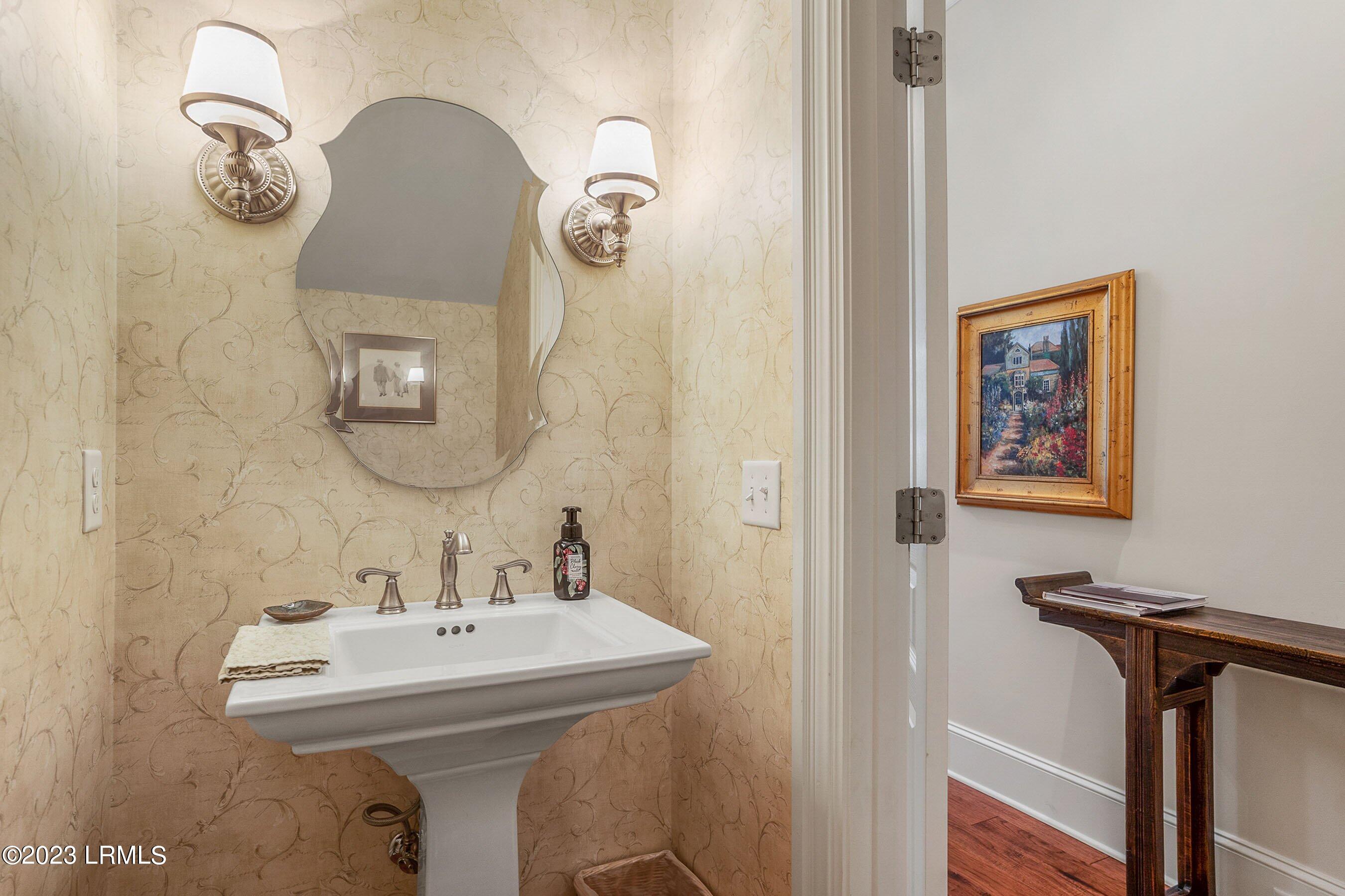 17 Newpoint Road Beaufort, SC 29907 - Photo 27 of 47 26