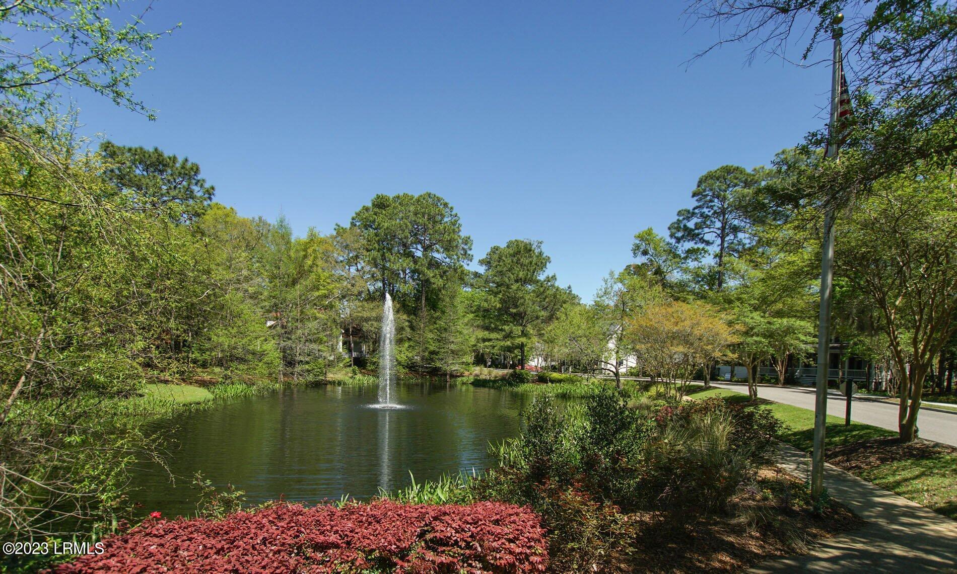 17 Newpoint Road Beaufort, SC 29907 - Photo 44 of 47 New Point Community pond & fountain2