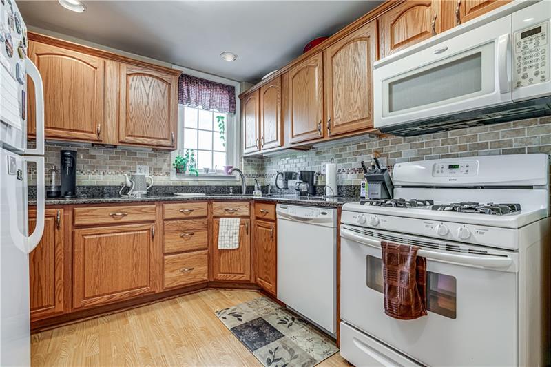 4126 Beehner Road Pittsburgh, PA 15217 - Photo 12 of 25 Gallery Image 12
