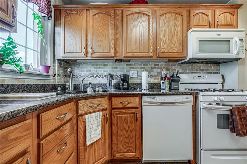 4126 Beehner Road Pittsburgh, PA 15217 - Photo 13 of 25 Gallery Image 13