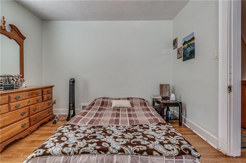 4126 Beehner Road Pittsburgh, PA 15217 - Photo 15 of 25 Gallery Image 15