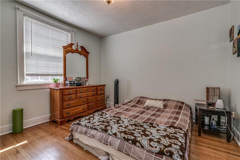4126 Beehner Road Pittsburgh, PA 15217 - Photo 16 of 25 Gallery Image 16