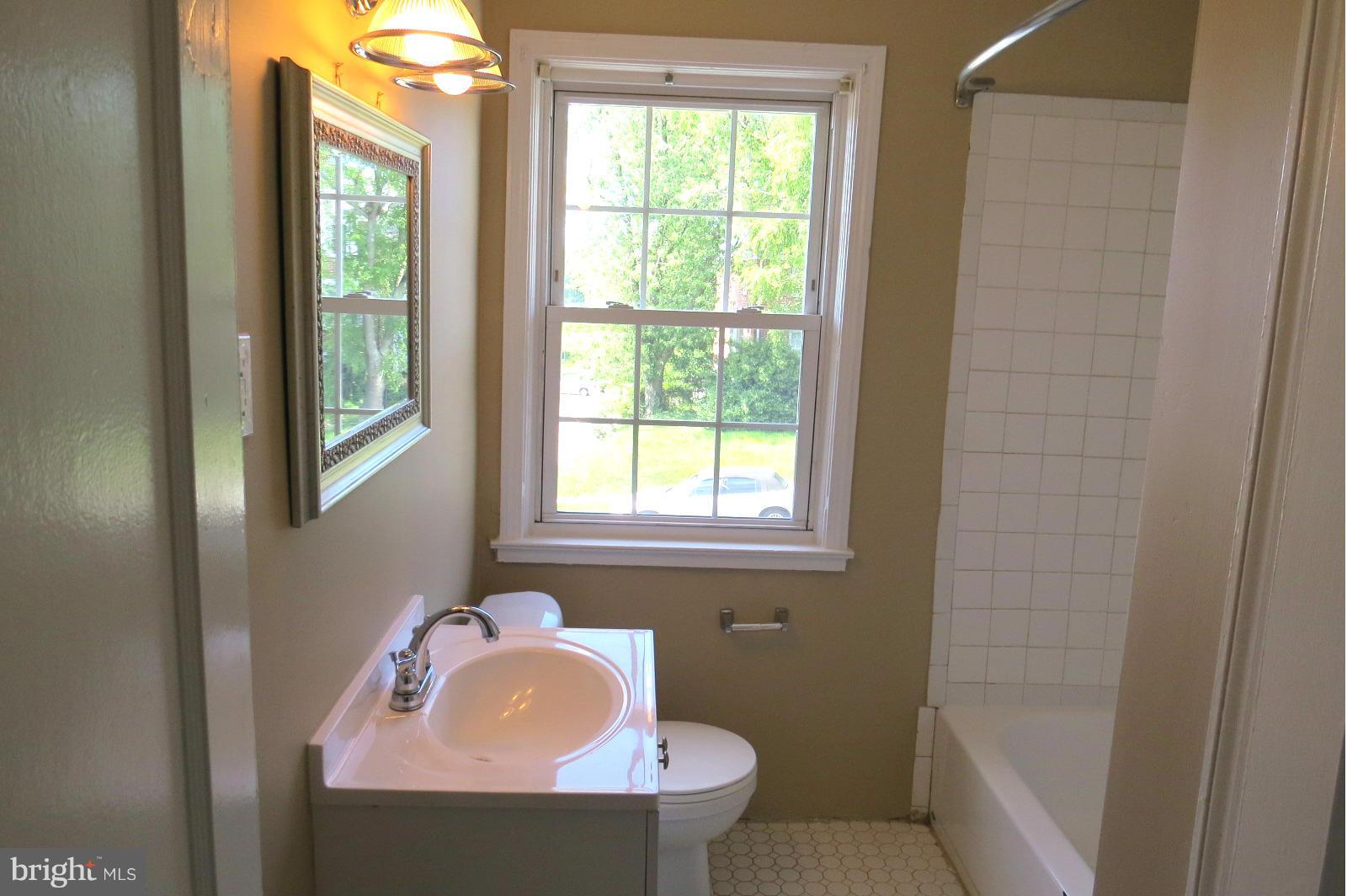 1450 Cedarcroft Road Baltimore, MD 21239 - Photo 17 of 29 Bath