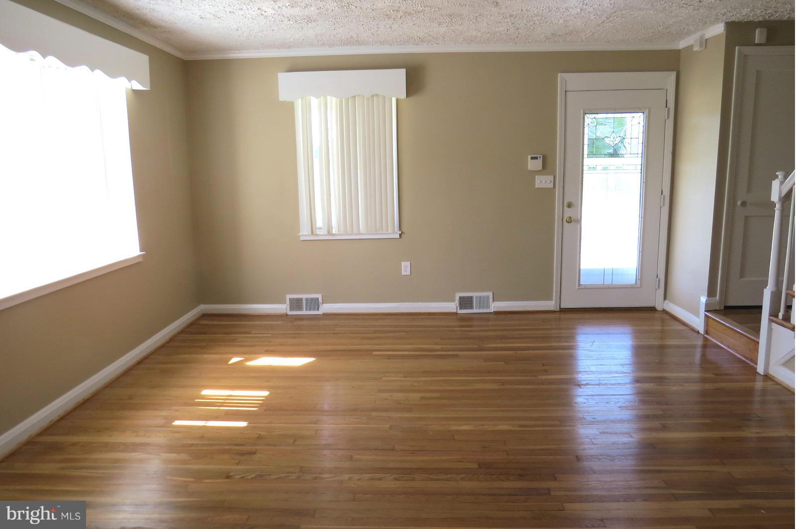 1450 Cedarcroft Road Baltimore, MD 21239 - Photo 9 of 29 Living Room