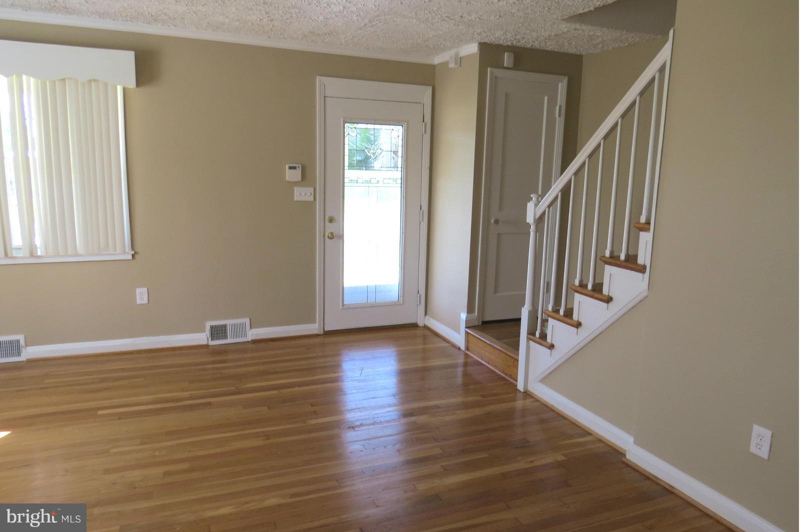 1450 Cedarcroft Road Baltimore, MD 21239 - Photo 10 of 29 Living Room
