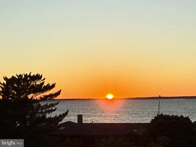 $3,950,000 | 45 Buckingham Avenue, Harvey Cedars, NJ 08008