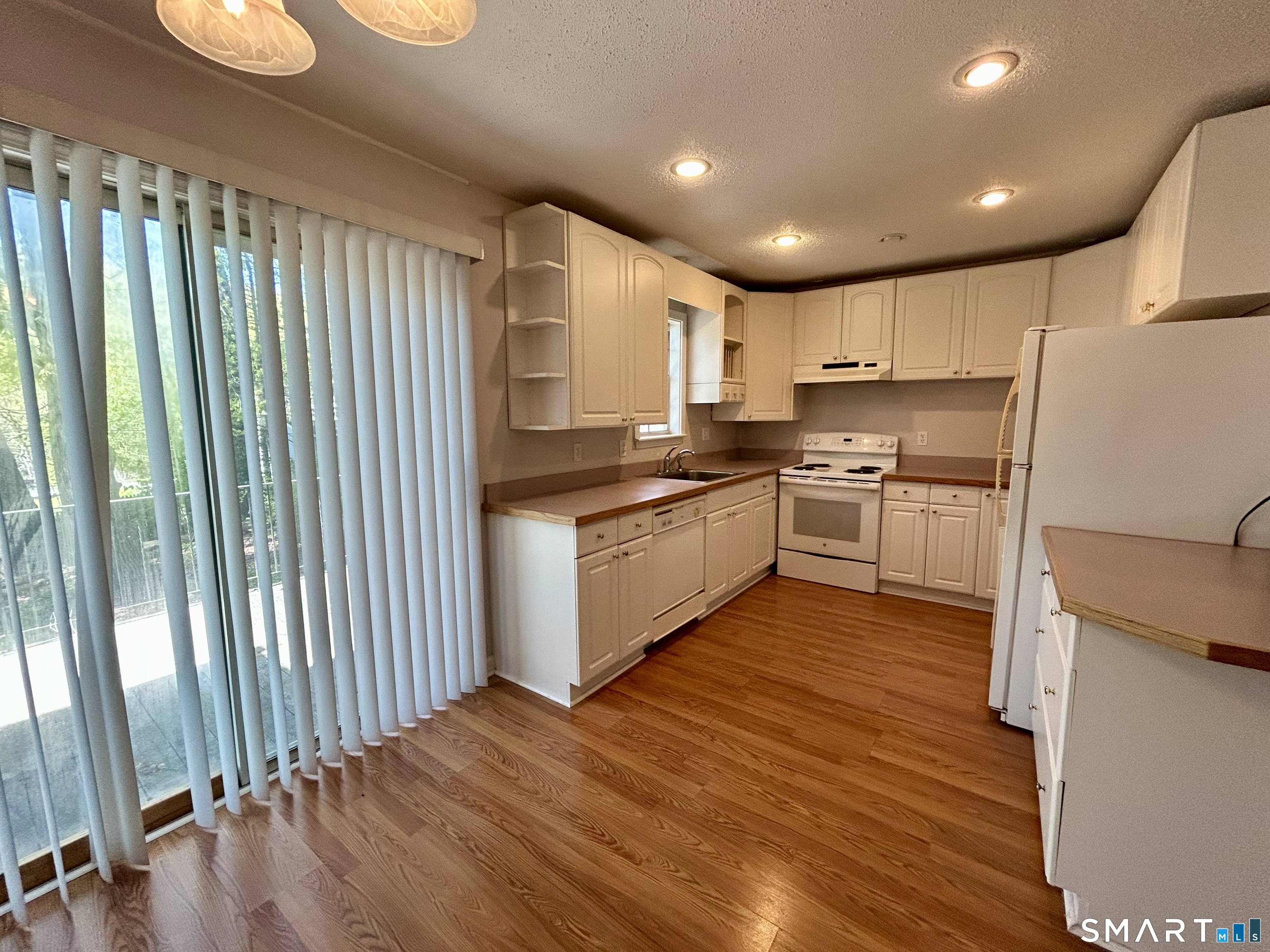 19 Surrey Lane, Unit 19 Torrington, CT 06790 - Photo 5 of 20